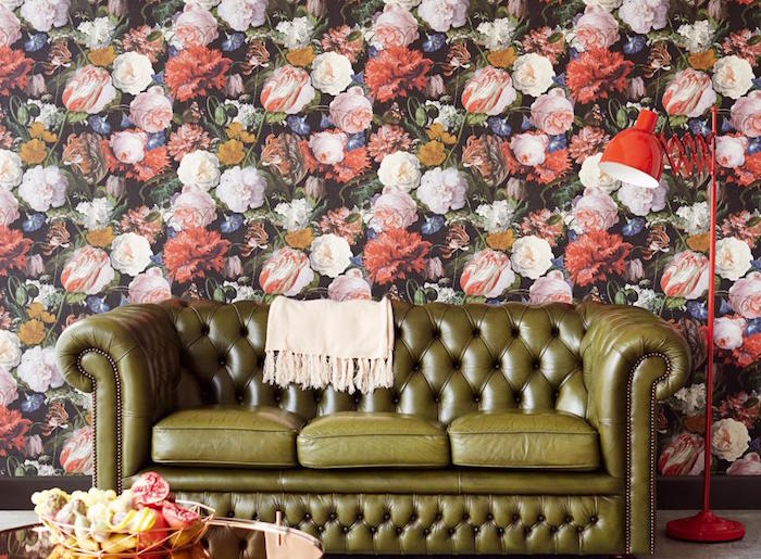 How to Beautify Your Living Room With a Vintage Wallpaper