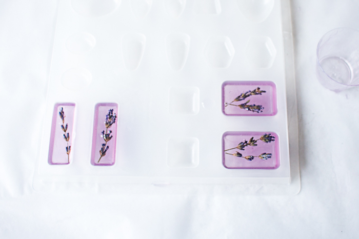 making resin jewelry step by step diy tutorial with pink resin and dried lavender in white silicone mold