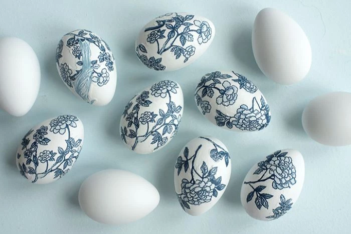 how to dye eggs white eggs decorated with napkins with blue flowers decoupage