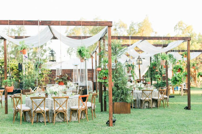macramé planters white curtains hanging from wood poles diy wedding ideas boho style garden wedding