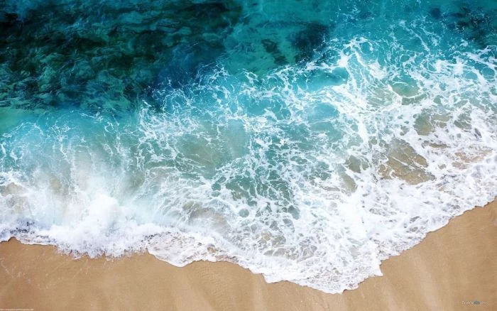 ocean waves crashing into the beach beautiful iphone wallpaper turquoise water