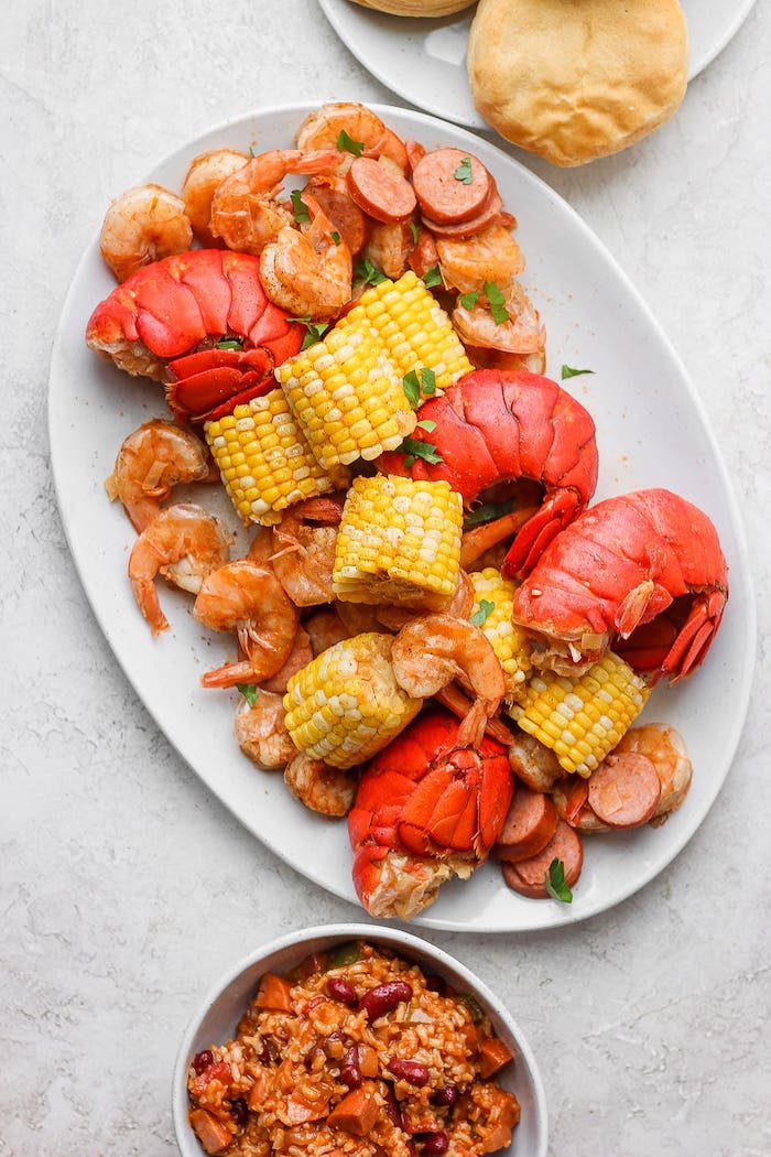 how long to boil shrimp plate with corn on the cob sausages shrimp crab in the middle of table