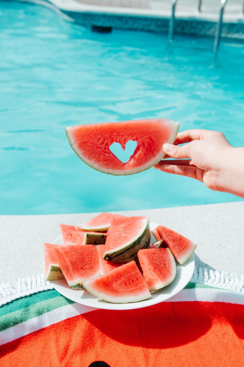 how to tell when a watermelon is ripe poolside