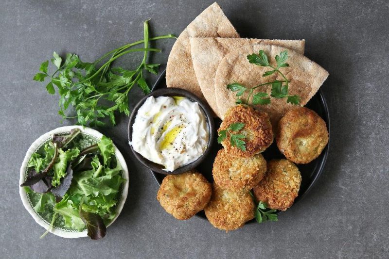 low calorie snacks falafel balls with dip