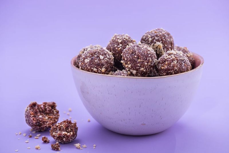 peanut butter energy balls easy healthy snacks