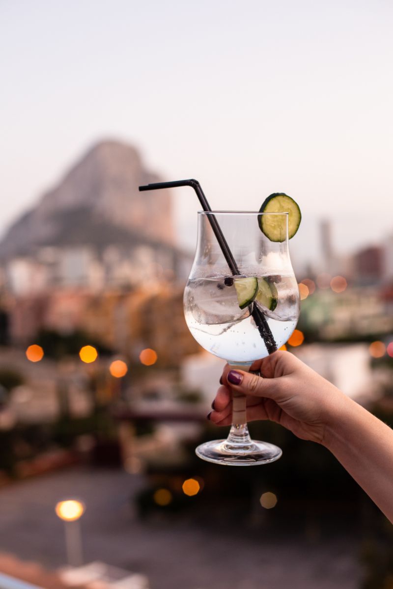 gin cocktails with straw lime wedge