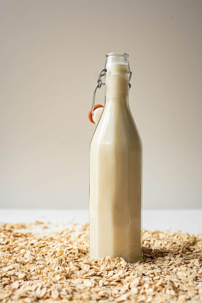 oats around bottle make oat milk