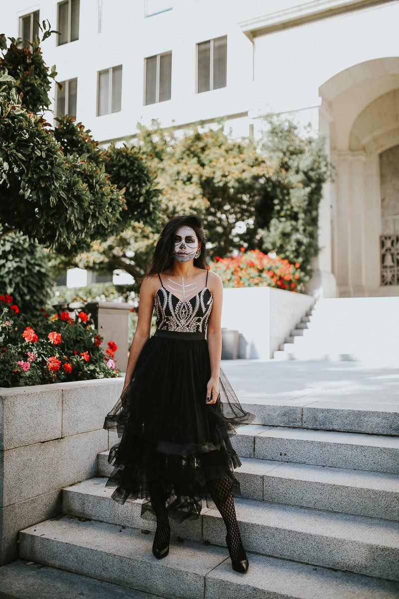 skull makeup halloween costume ideas woman with tulle skirt