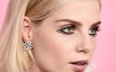 lucy boynton red carpet neck length hair style perfect for fine hair