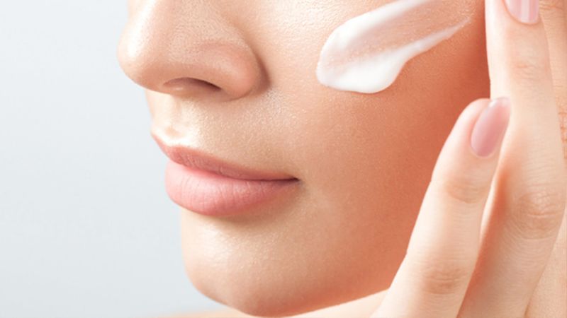 applying face cream order of skincare products
