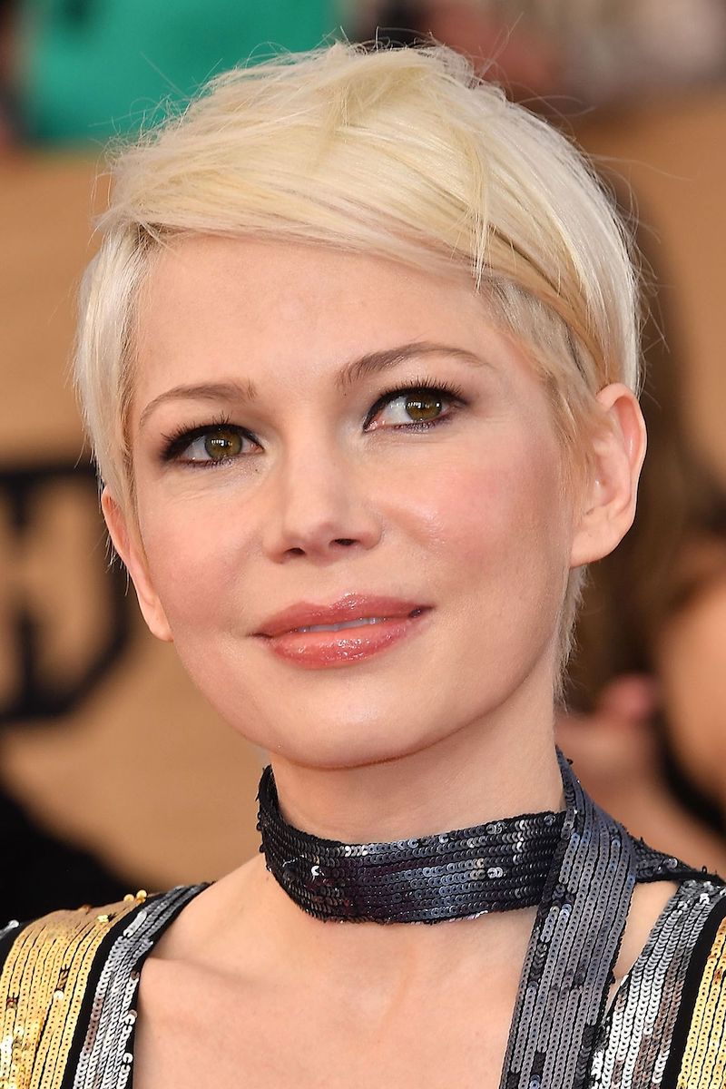 beautiful michelle williams rocking a short pixie cut for fine thin hair