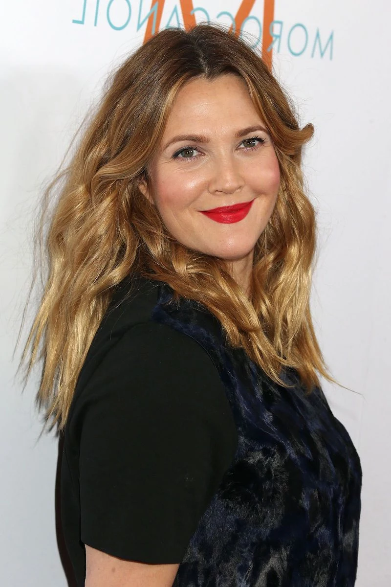 celebs with round face shape drew barrymore middle part hairstyle