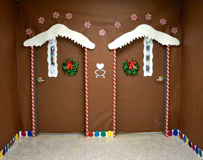 classroom door decorations two gingerbread houses