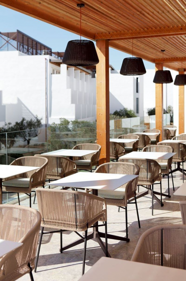 Tips for outdoor seating restaurant furniture