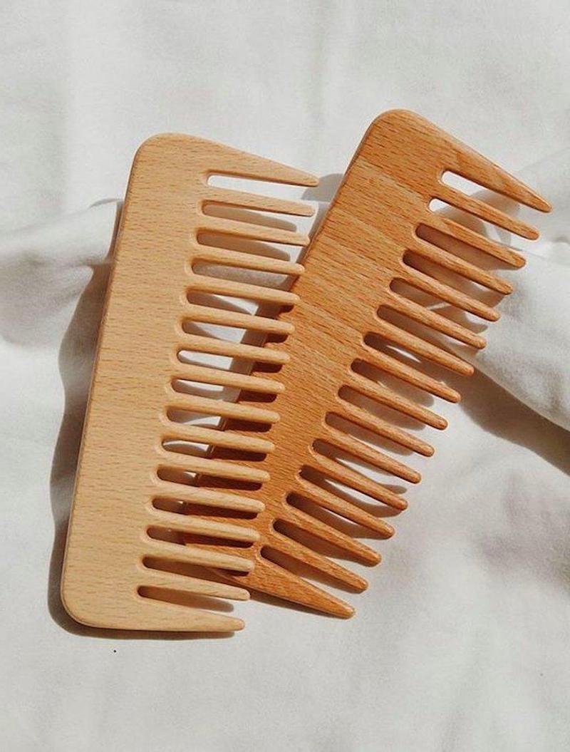 do you know how to clean a comb for hair