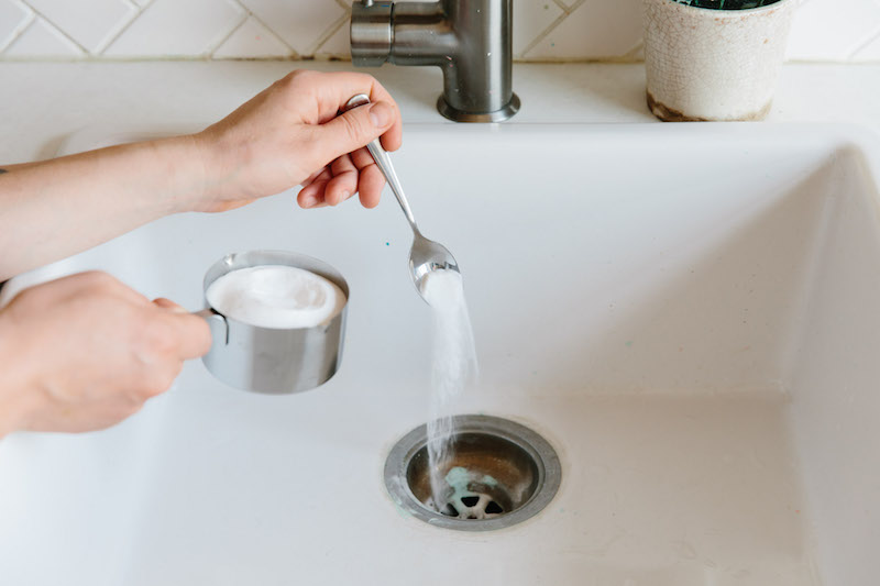 does baking soda dissolve in water completely every time