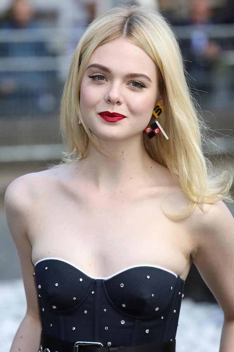 face framing haircuts for fine long hair elle fanning red carpet look