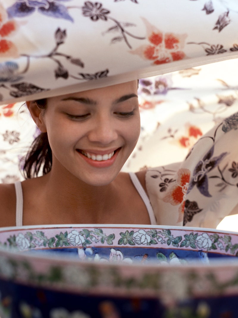 facial steaming with old used tea bags for youtful skin and better texture