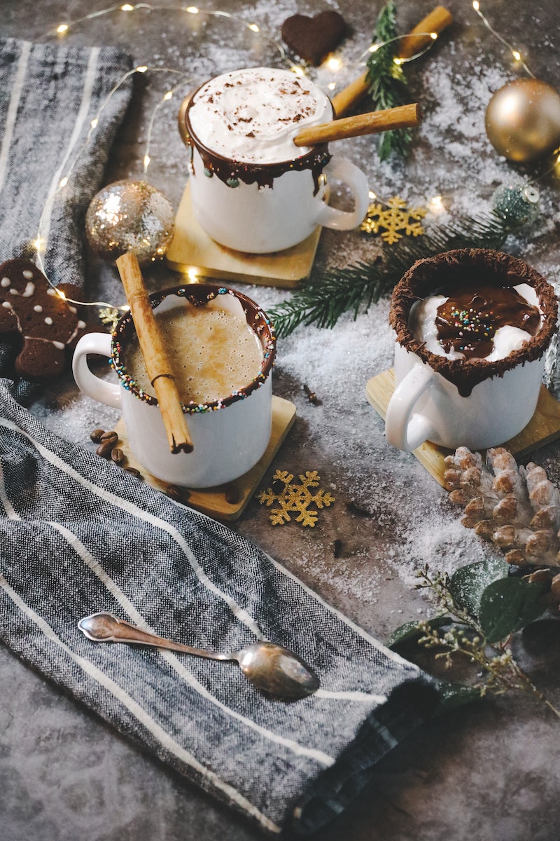 gingerbread hot chocolate non alcoholic holiday drink for the kids