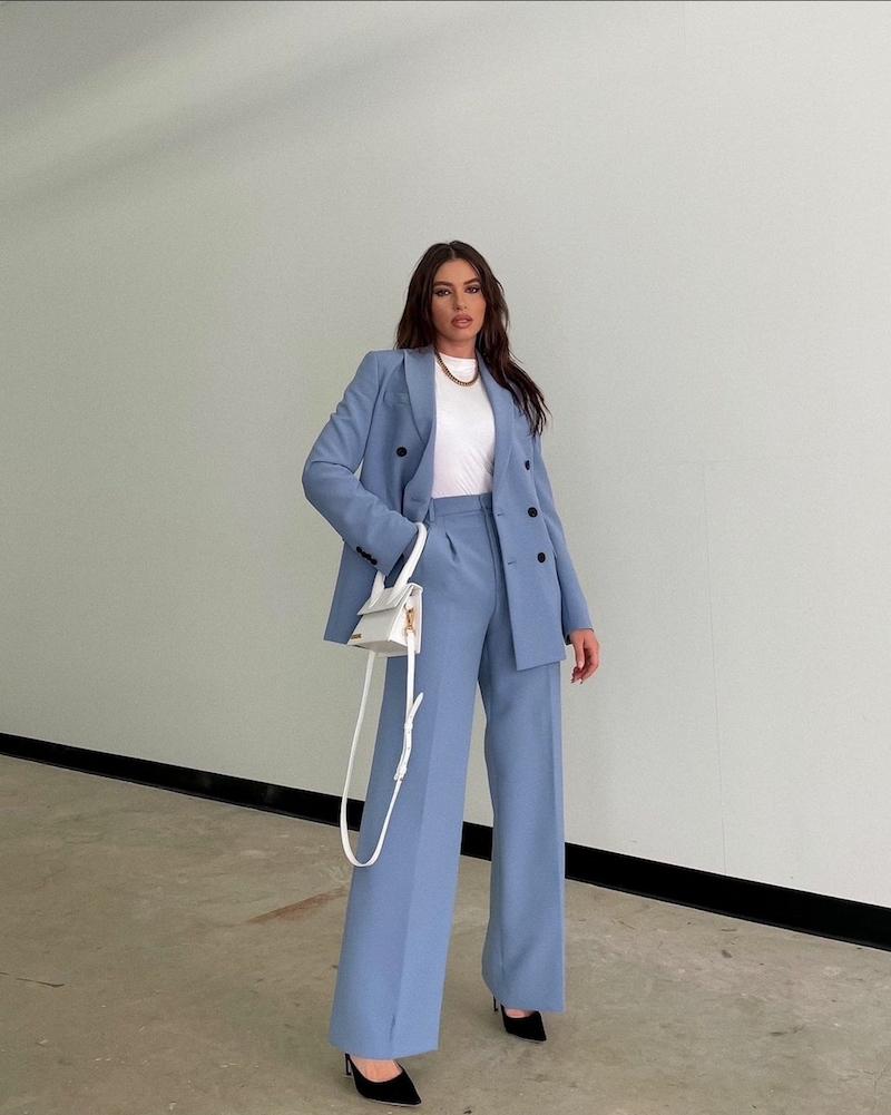 girl bougie blue outfit and black heels