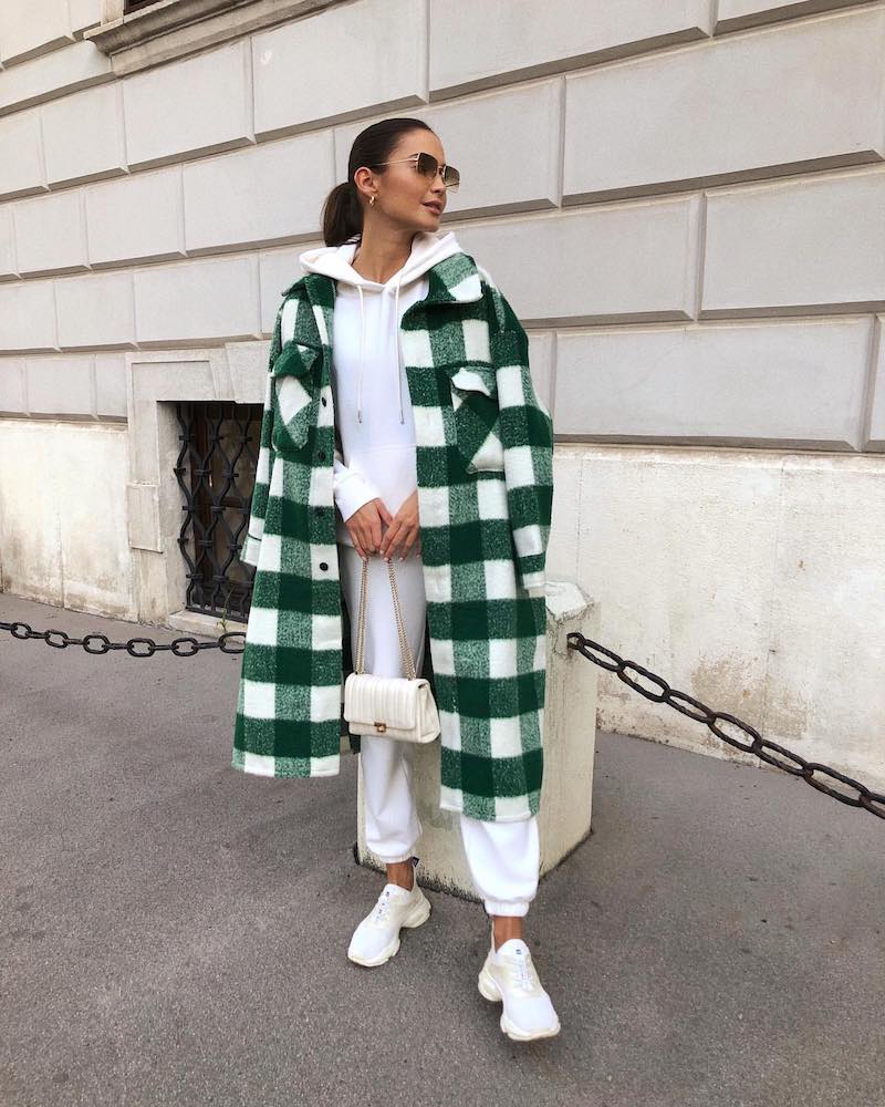 girl wearing comfy cute outfit for brunch