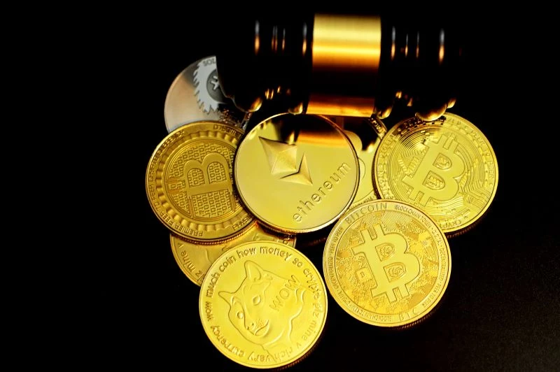 gold coins bitcoin alternatives cryptocurrency
