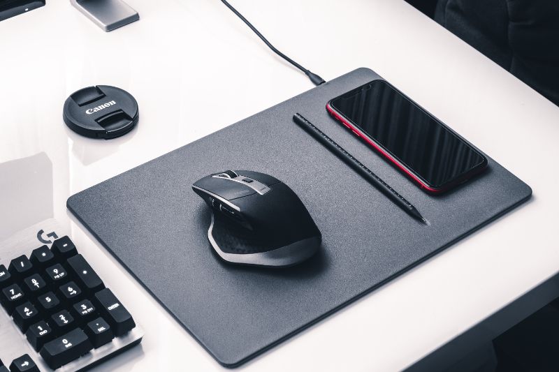 gray clean mouse pad black mouse