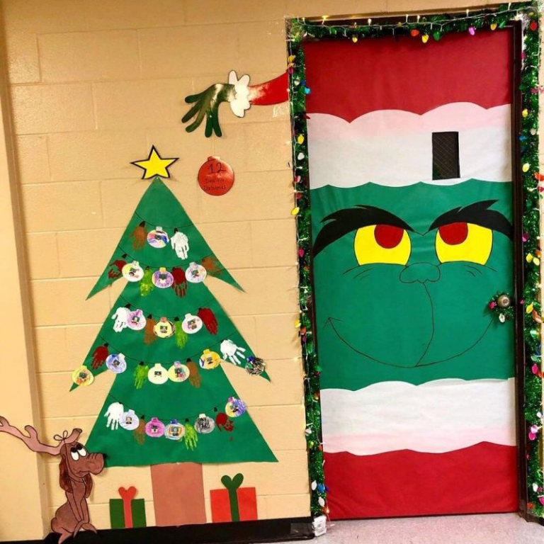 Cute and easy Christmas door decorations for school - archziner.com