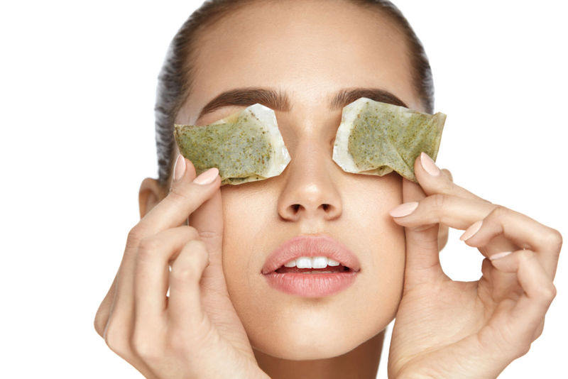 hack using tea bags for eye bags to remove dark circles and hide tiredness