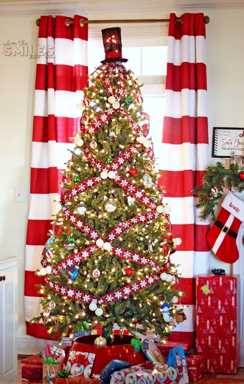 how to decorate a christmas tree with ribbon criss cross