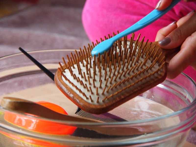 how to deep clean hair brushes easily at home