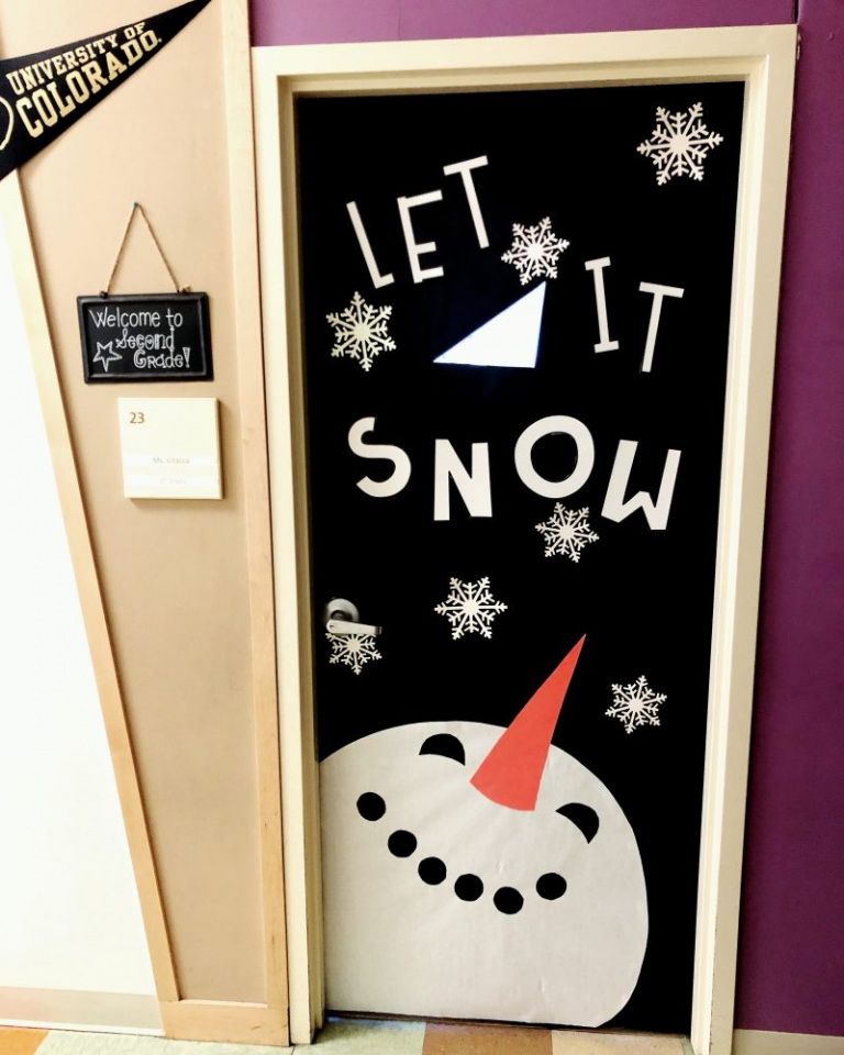 Cute and easy Christmas door decorations for school - archziner.com