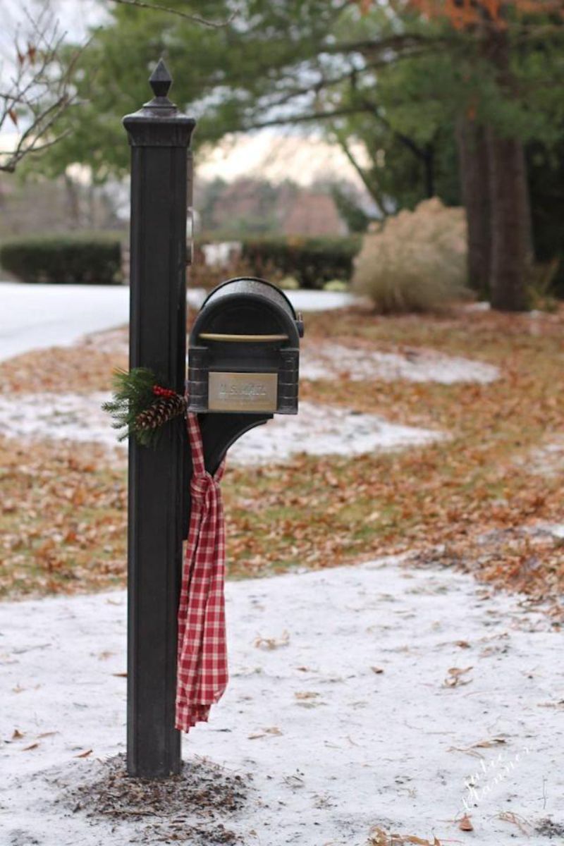 mailbox decorating ideas with red scarf