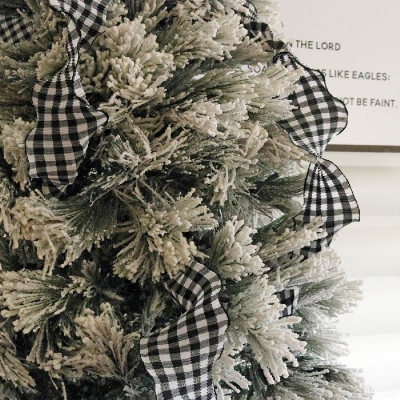 plaid ribbon how to decorate a christmas tree with ribbon