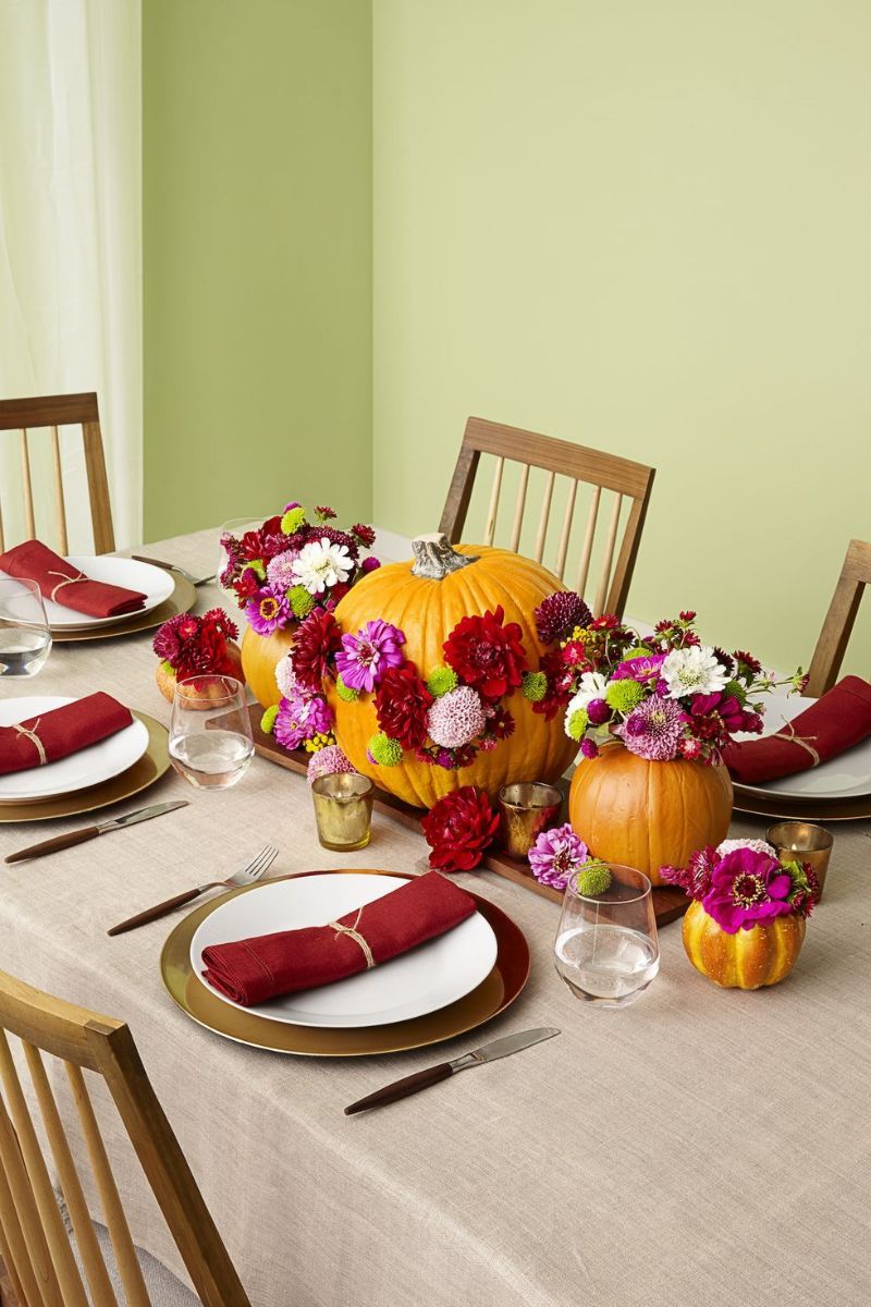 pumpkin centerpiece thanksgiving dinner ideas table setting