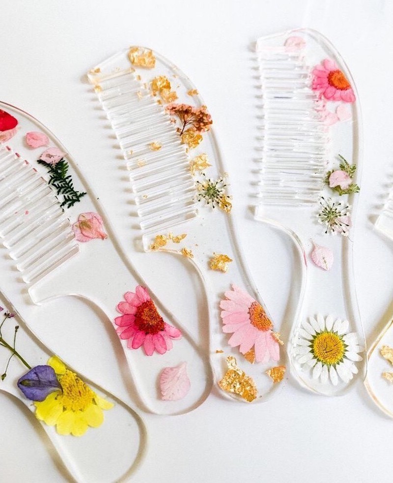 resin art transparent hair combs with flower petals and gold