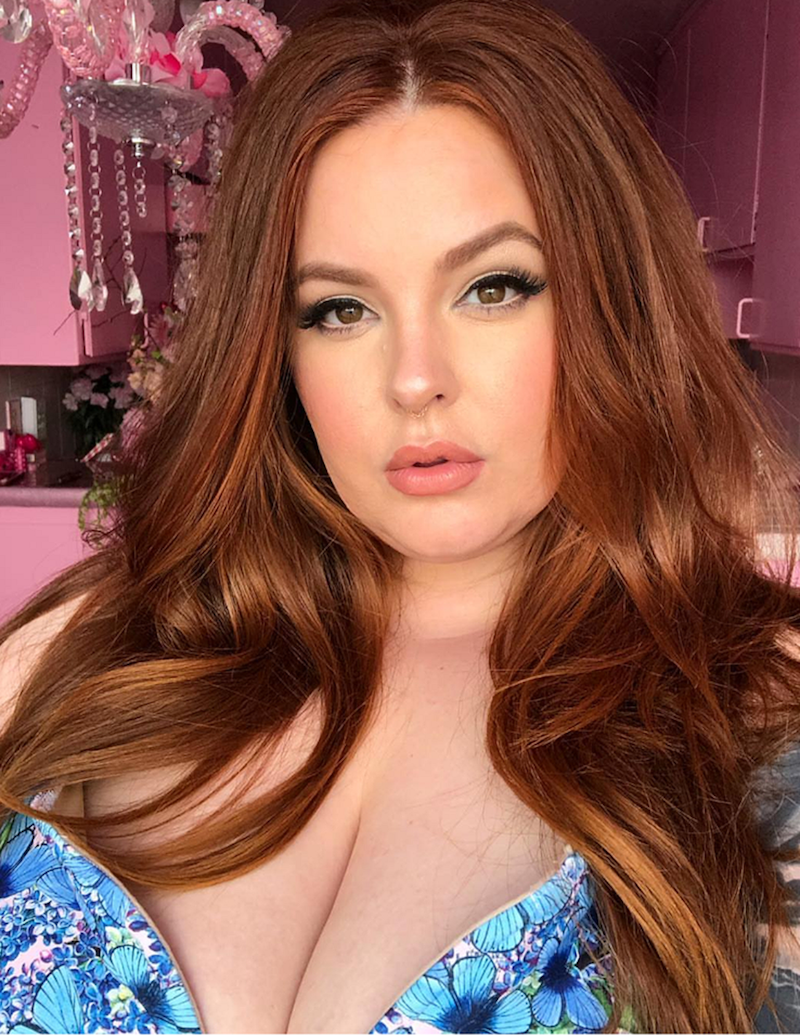 tess holliday long hair middle part hairstyle with straight red locks