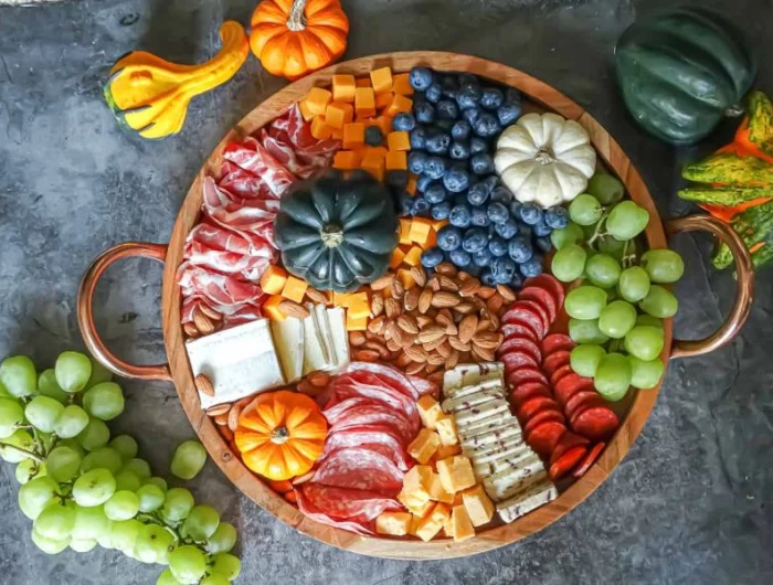 thanksgiving hors doeuvres charcuterie board