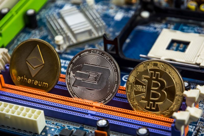 three coins bitcoin alternatives cryptocurrency