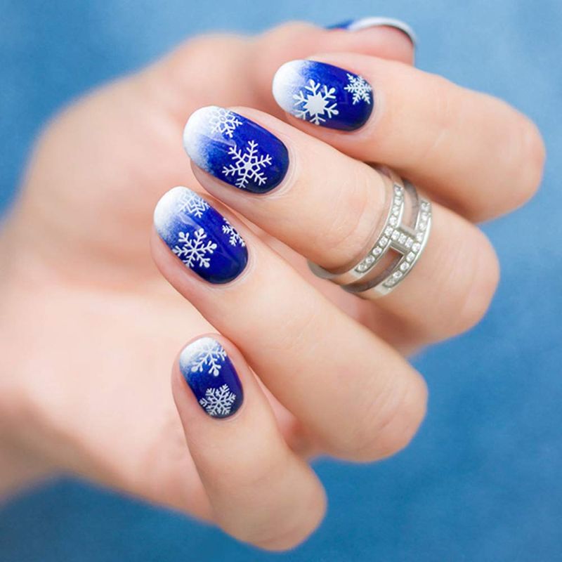 Icy blue Christmas nail designs you have to try