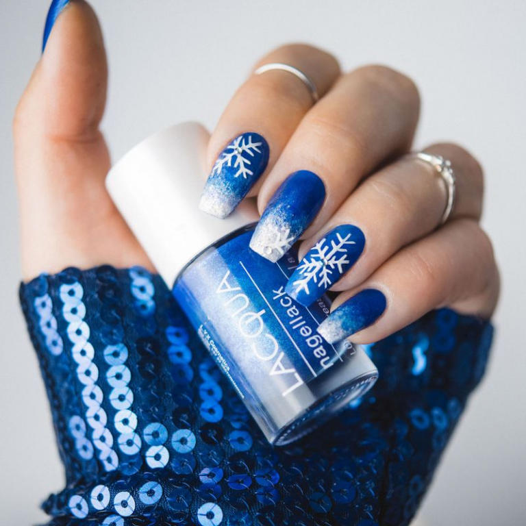 Icy blue Christmas nail designs you have to try