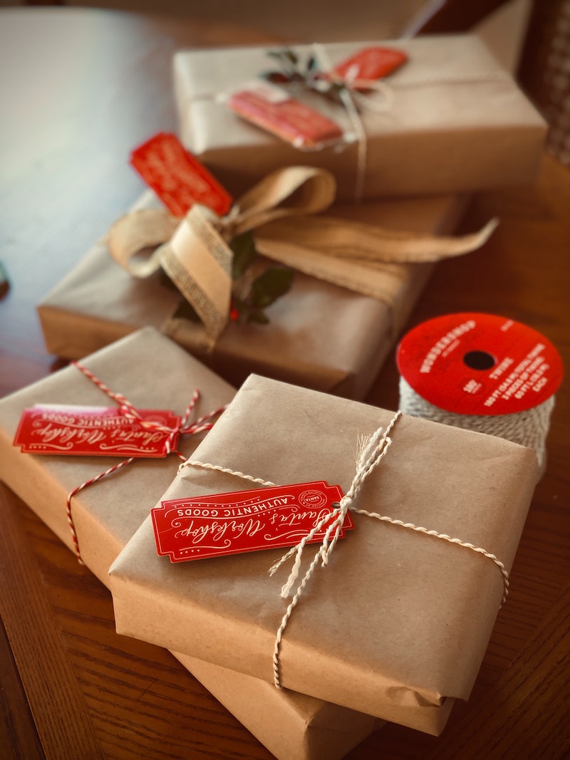 can you use normal brown yarn ribbon for gift wrapping
