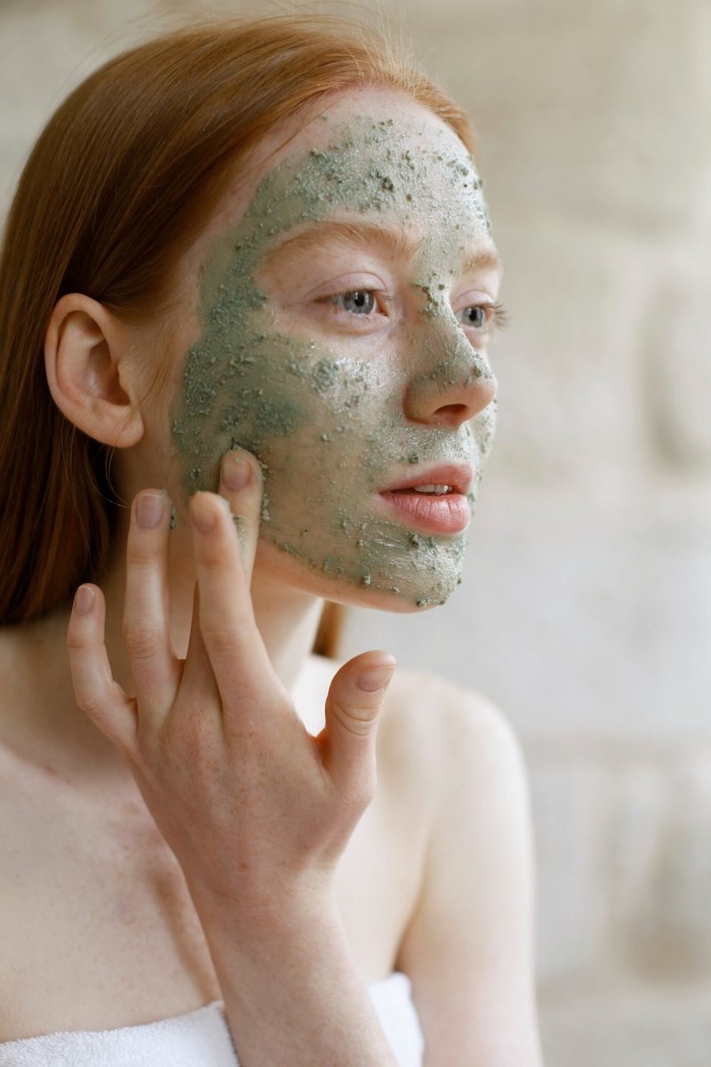 chlorophyll used as an ingredient to combat acne and scars in cosmetics