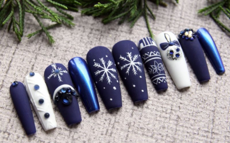 Icy blue Christmas nail designs you have to try