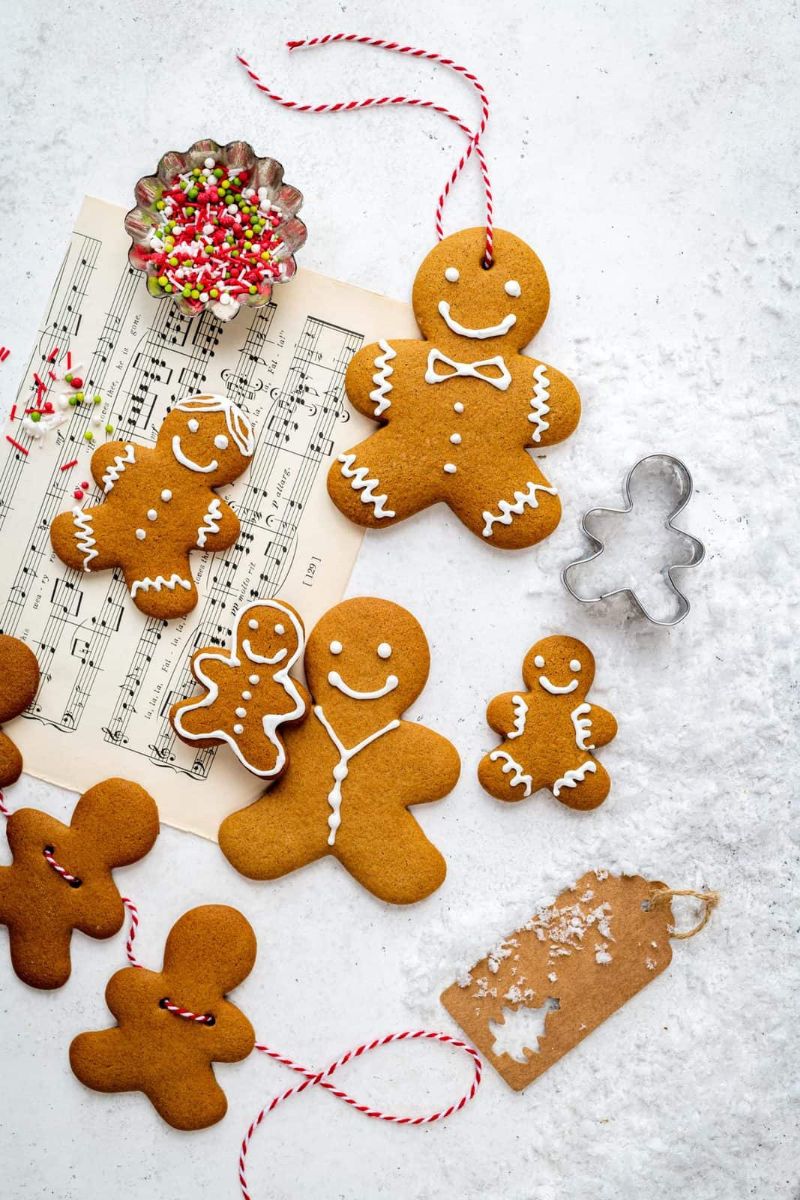classic gingerbread cookie recipe with icing