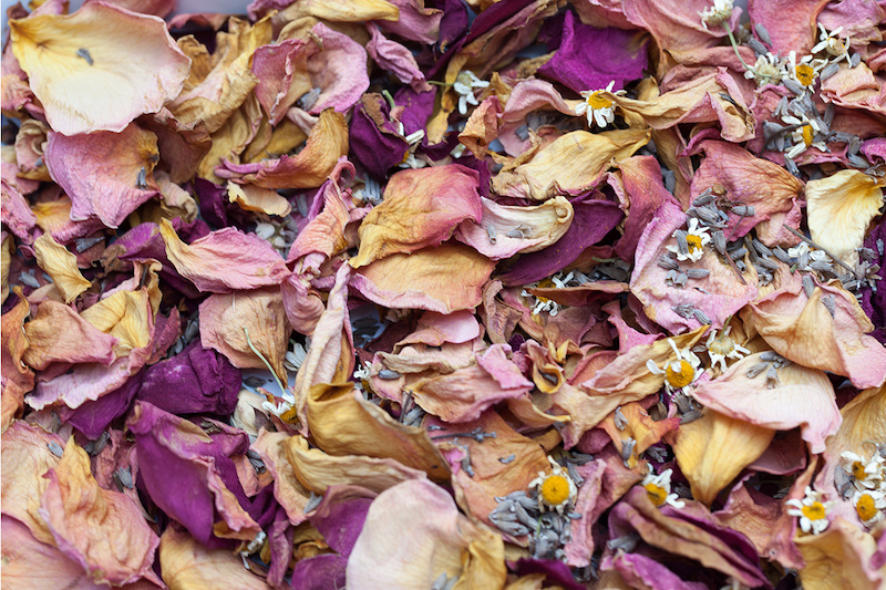 dried roses and flower petals easy diy for potpourri