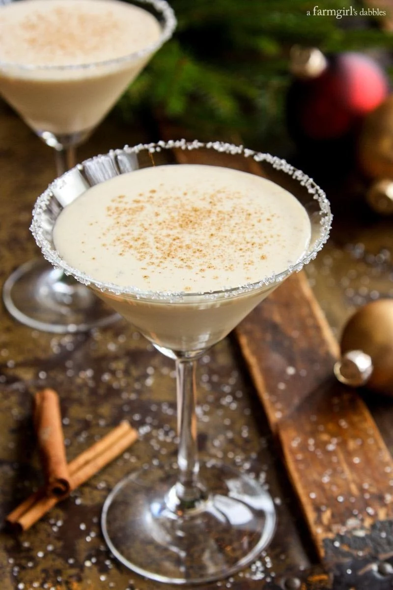 eggnog cocktail in two martini glasses