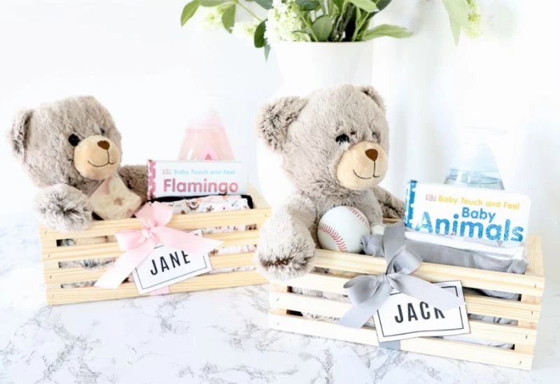 Cute and easy baby shower gift wrapping ideas + tutorials