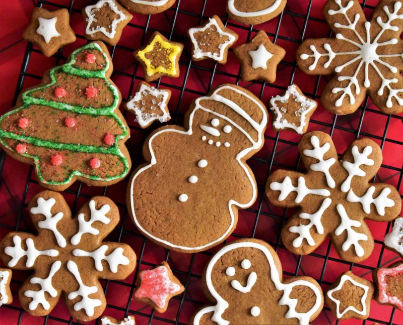 gingerbread cookie decorating ideas different shapes