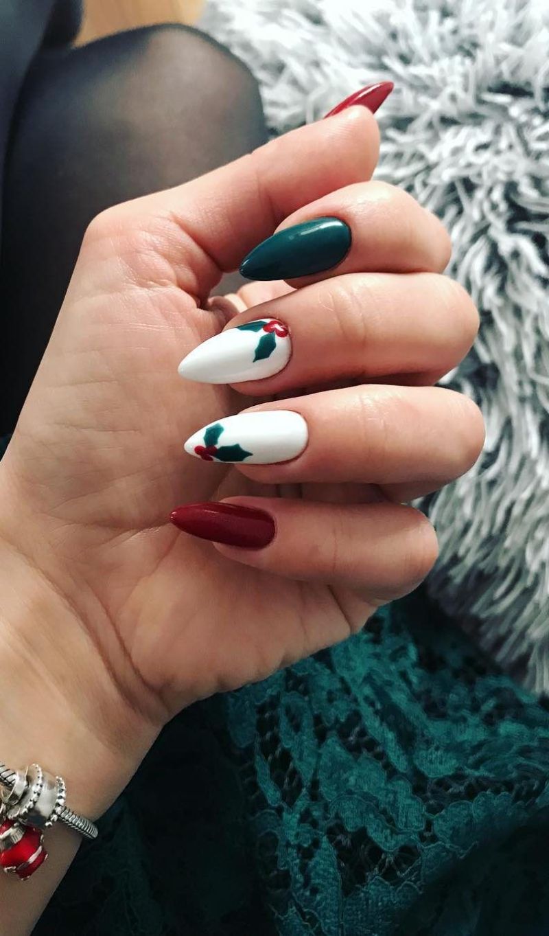green white red christmas nail designs 2021
